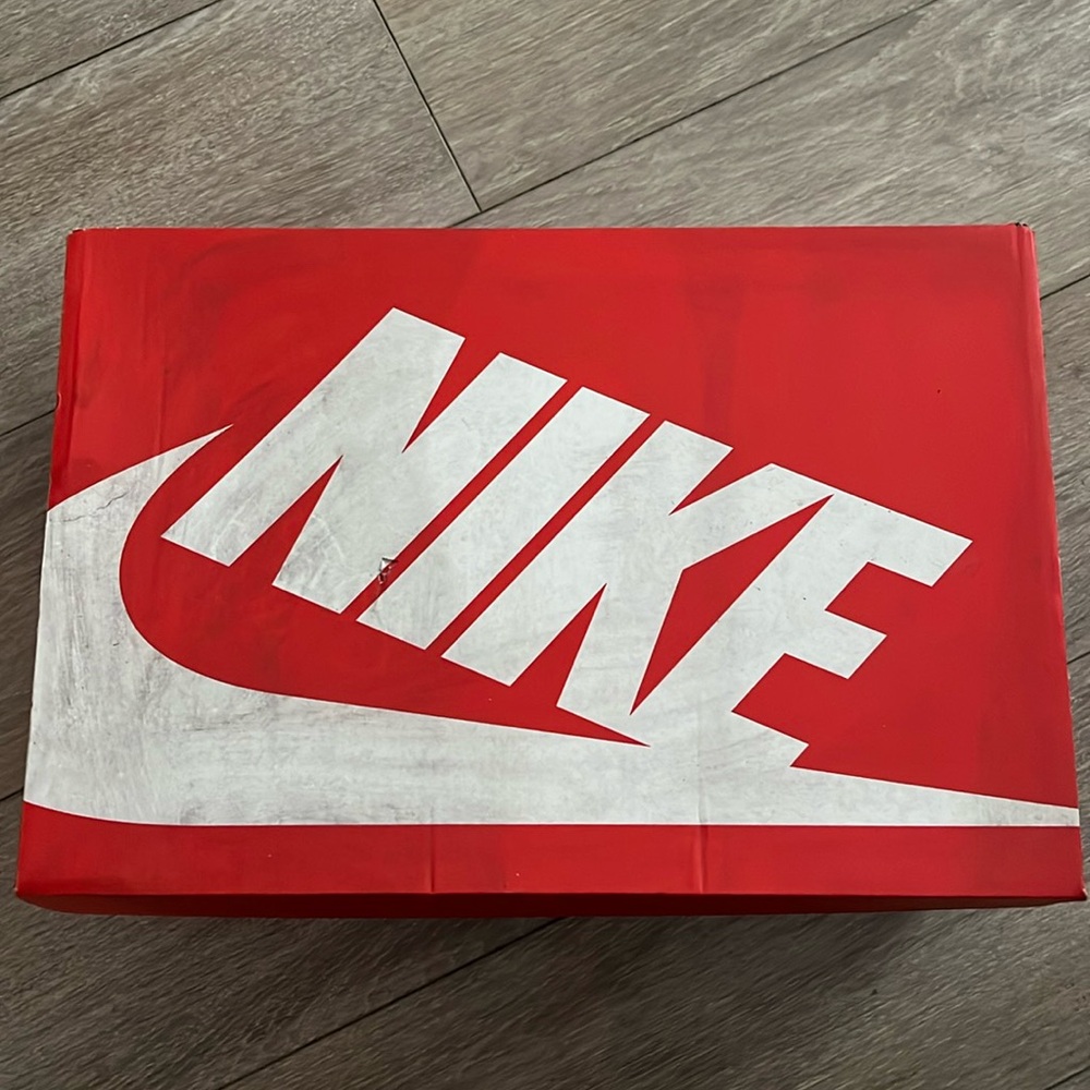 Women’s Nike Air Presto:
Persian Violet/Bright Crimson.